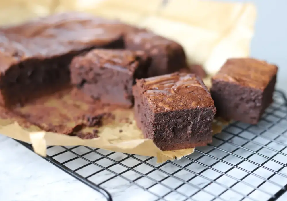 Idealne brownie - przepis na wilgotne i czekoladowe