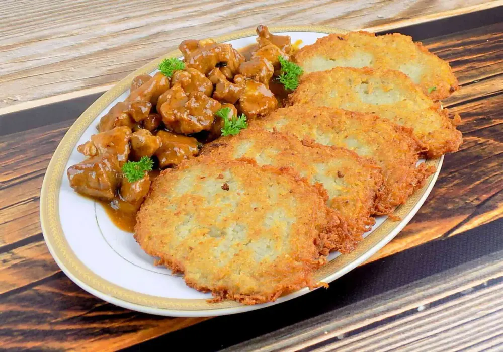 Rösti - idealny przepis na chrupiące placki ziemniaczane