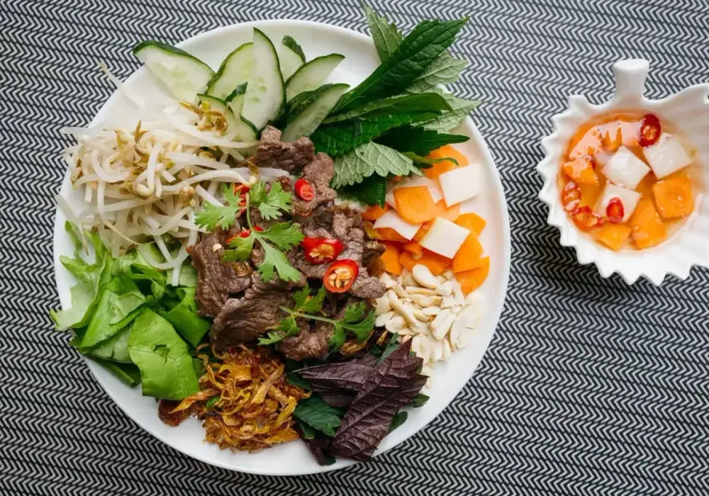 Bun Bo Nam Bo w domu - idealny przepis, unikaj błędów!