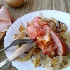 Szybka i pyszna kiełbasa smażona z serem na każdą okazję