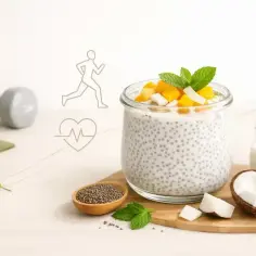 Zdrowy deser z chia z jogurtem, owocami i kokosem. Obok leżą hantle i mata do ćwiczeń, symbolizujące aktywny tryb życia.